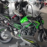 Мотоцикл с агрессивным дизайном Kawasaki Z900 ⁣⁣⠀