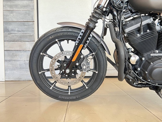 Harley-Davidson Sportster 883 - 5